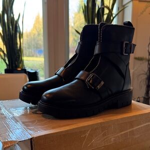 Oobash Black Boots with Zippers and Buckles - size 10